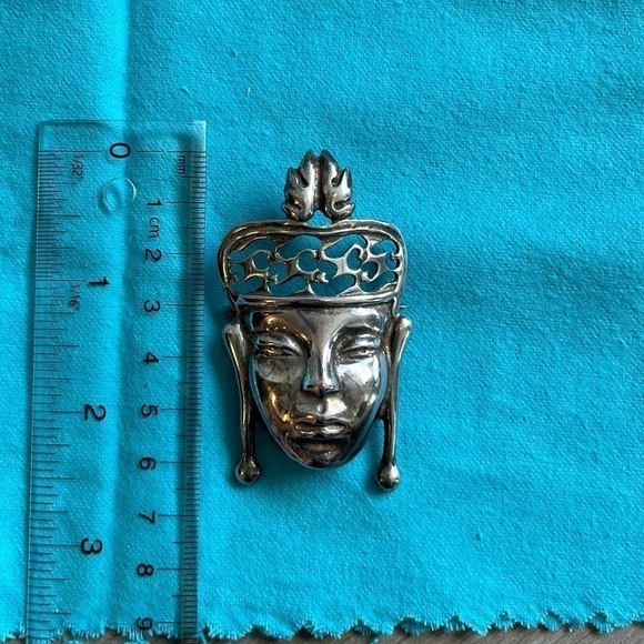 Vintage Sterling Silver Crowned Buddha  Brooch - Picture 3 of 10